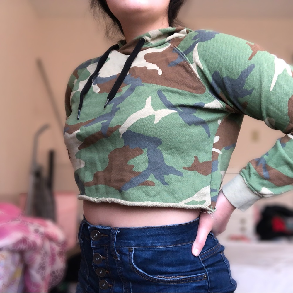 Camo crop hoodie
